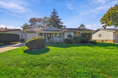 Photo of 760 Crest Avenue, Elk Grove Village, IL 60007 (MLS # 12764408)