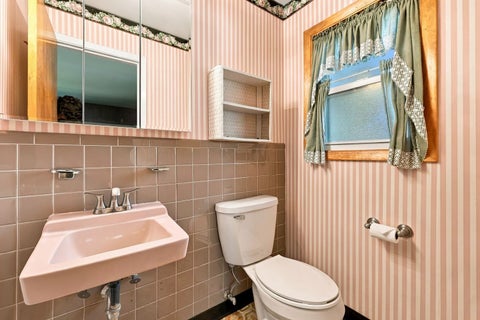 Tiny photo for 760 Crest Avenue, Elk Grove Village, IL 60007 (MLS # 12764408)