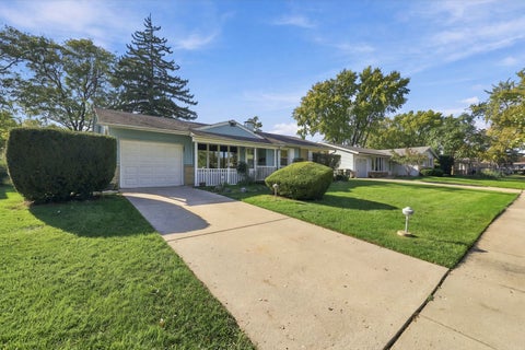 Tiny photo for 760 Crest Avenue, Elk Grove Village, IL 60007 (MLS # 12764408)