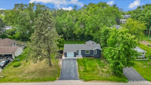 Tiny photo for 14 Lakewood Drive, Oakwood Hills, IL 60013 (MLS # 12487912)