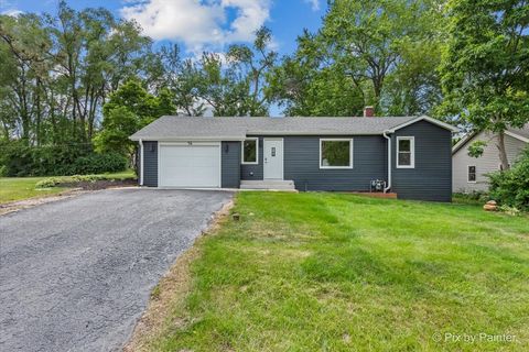 Photo of 14 Lakewood Drive, Oakwood Hills, IL 60013 (MLS # 12487912)