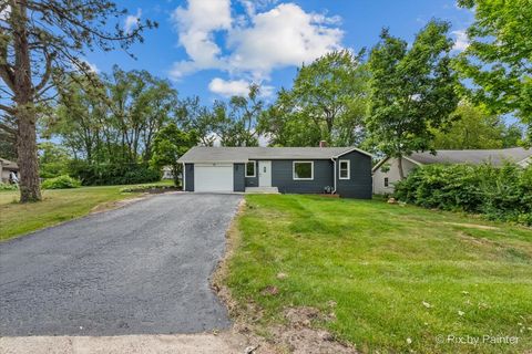 Tiny photo for 14 Lakewood Drive, Oakwood Hills, IL 60013 (MLS # 12487912)