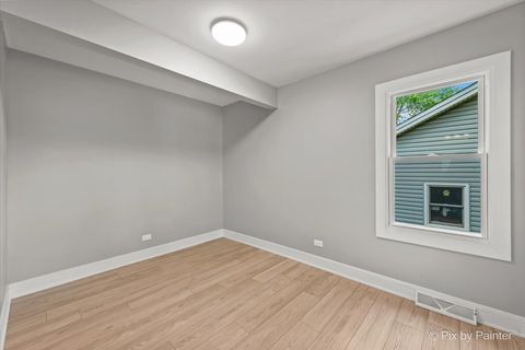 Tiny photo for 14 Lakewood Drive, Oakwood Hills, IL 60013 (MLS # 12487912)