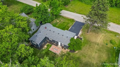 Tiny photo for 14 Lakewood Drive, Oakwood Hills, IL 60013 (MLS # 12487912)