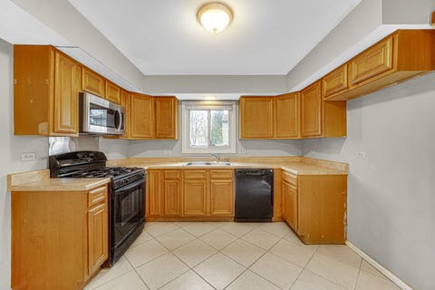 Tiny photo for 593 Iroquois Trail, Carol Stream, IL 60188 (MLS # 12686553)