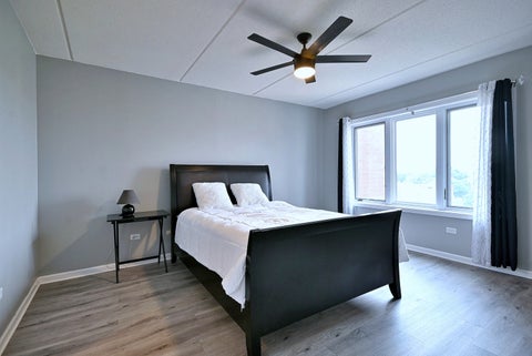 Tiny photo for 1 N Beacon Place #601, La Grange, IL 60525 (MLS # 12798064)