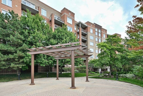 Tiny photo for 1 N Beacon Place #601, La Grange, IL 60525 (MLS # 12798064)