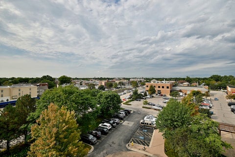 Tiny photo for 1 N Beacon Place #601, La Grange, IL 60525 (MLS # 12798064)