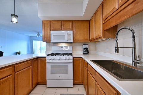 Tiny photo for 1 N Beacon Place #601, La Grange, IL 60525 (MLS # 12798064)