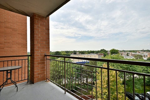 Tiny photo for 1 N Beacon Place #601, La Grange, IL 60525 (MLS # 12798064)