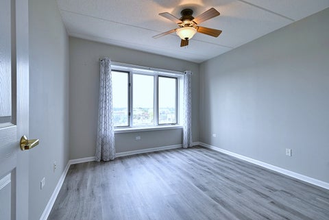 Tiny photo for 1 N Beacon Place #601, La Grange, IL 60525 (MLS # 12798064)