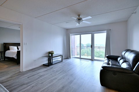 Tiny photo for 1 N Beacon Place #601, La Grange, IL 60525 (MLS # 12798064)