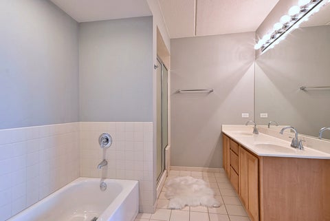 Tiny photo for 1 N Beacon Place #601, La Grange, IL 60525 (MLS # 12798064)