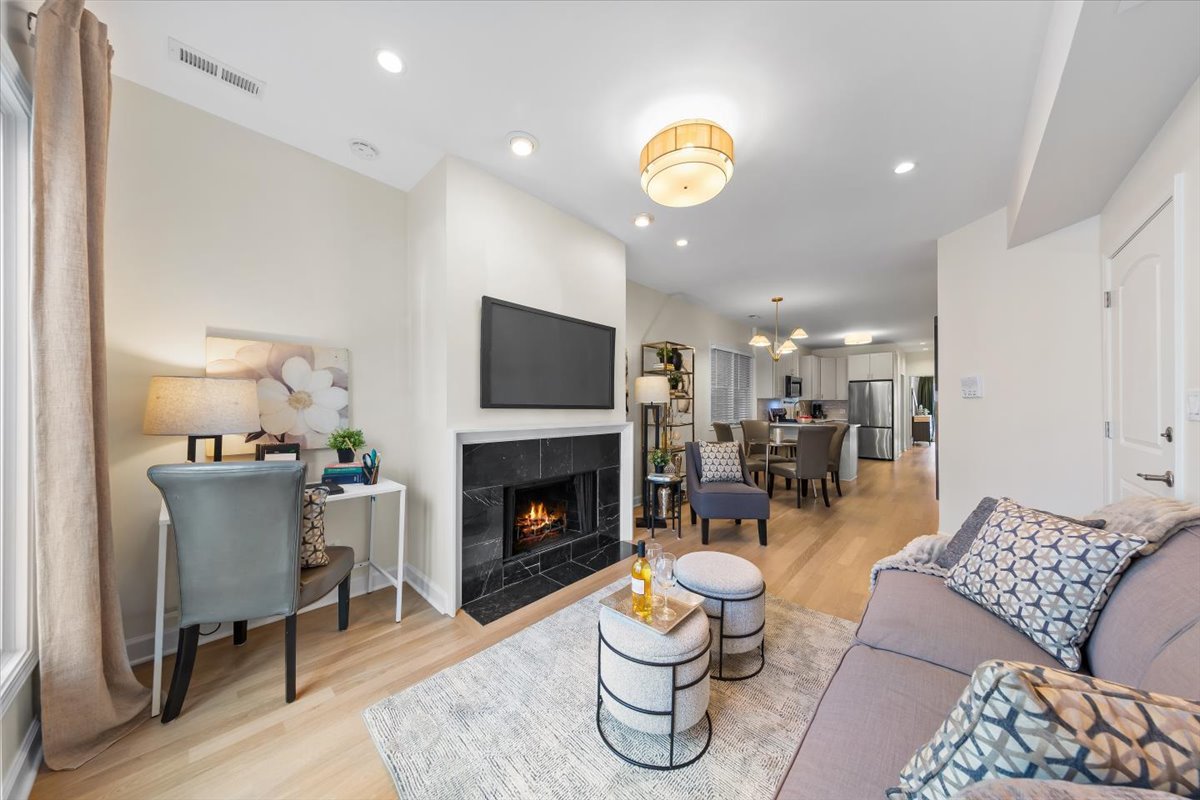 1445 W Walton Street 1