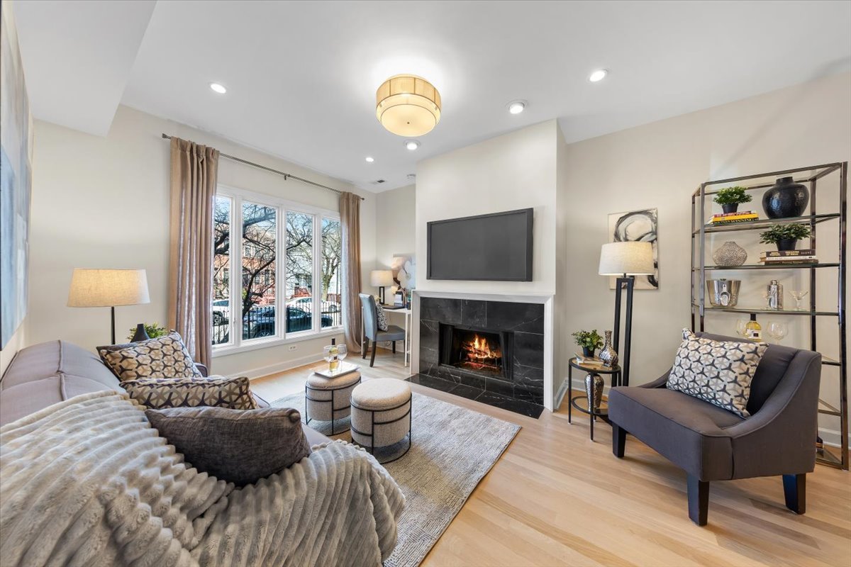 1445 W Walton Street 1