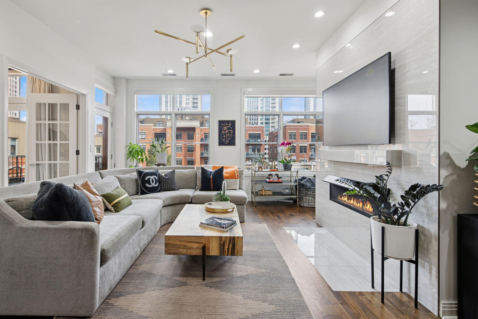 560 W FULTON Street 503