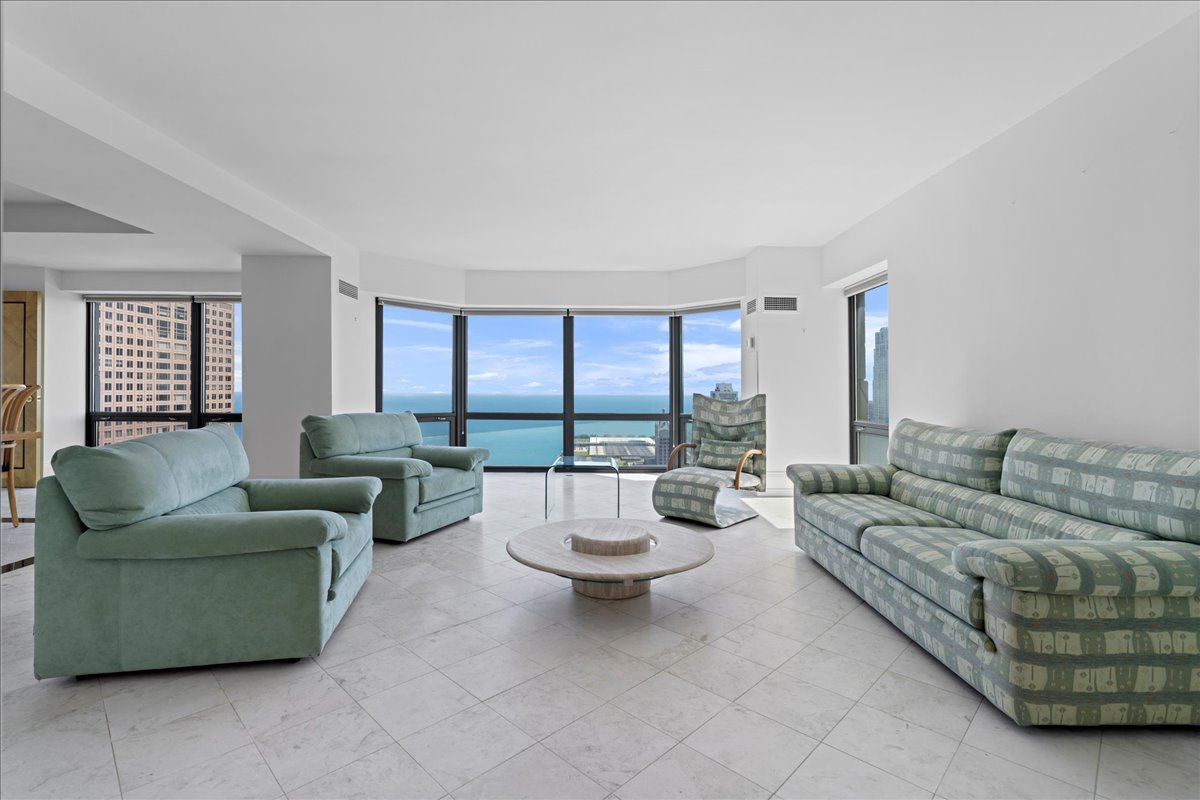 100 E Huron Street 4703