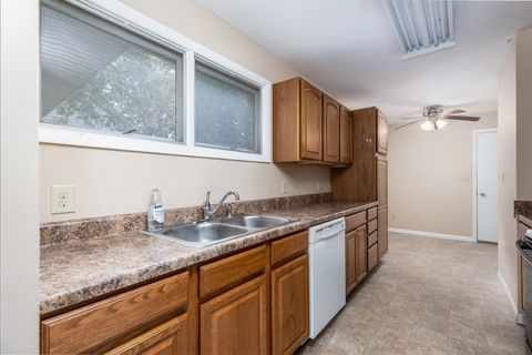 Tiny photo for 216 Forest Park Place, Ottawa, IL 61350 (MLS # 12495584)