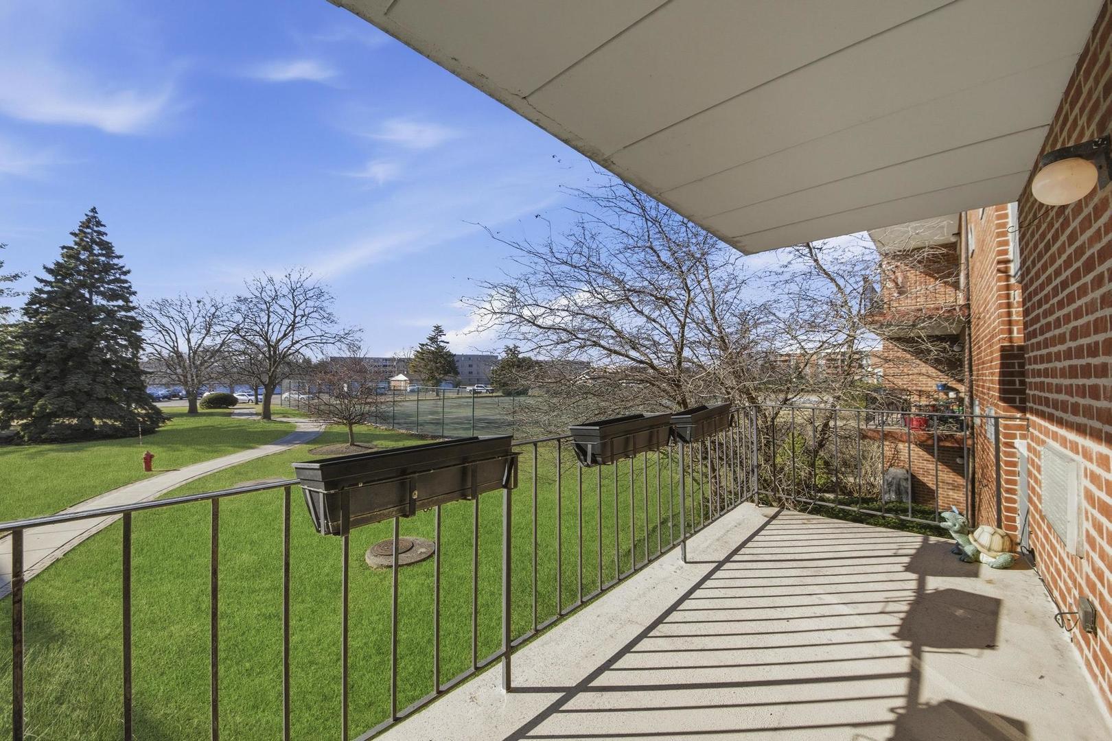 16 E Old Willow Road 214s