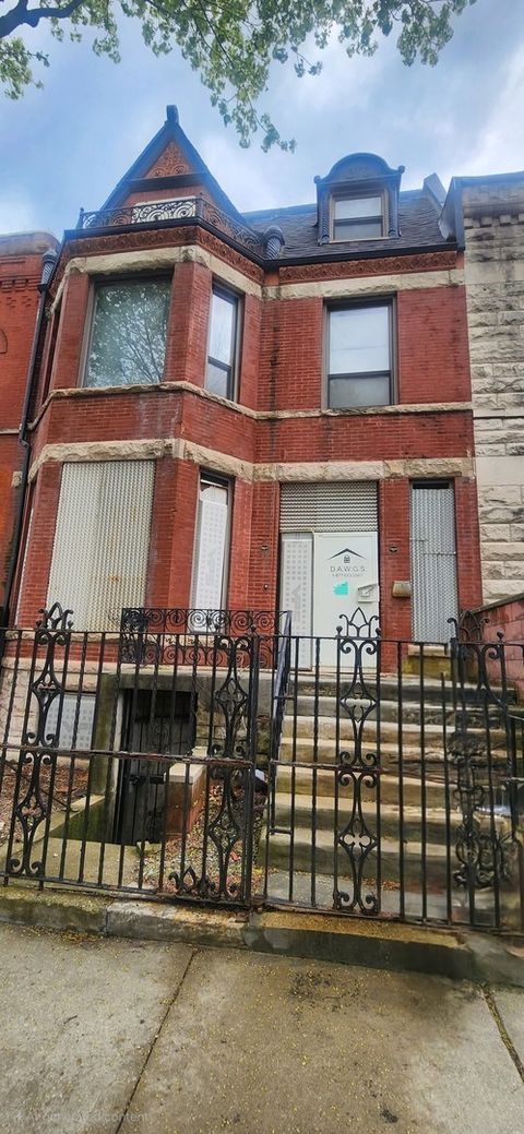 3143 S Giles Avenue Chicago IL 60616