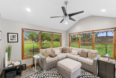 Tiny photo for 4986 Foxborough Court, Bettendorf, IA 52722 (MLS # 12635914)