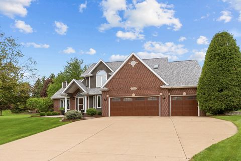 Tiny photo for 4986 Foxborough Court, Bettendorf, IA 52722 (MLS # 12635914)