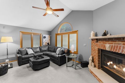 Tiny photo for 4986 Foxborough Court, Bettendorf, IA 52722 (MLS # 12635914)
