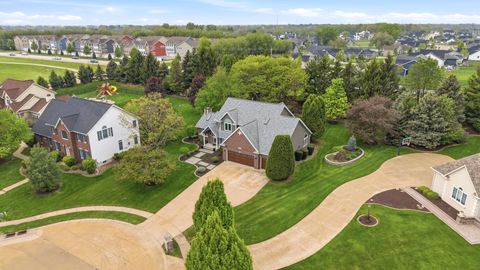 Tiny photo for 4986 Foxborough Court, Bettendorf, IA 52722 (MLS # 12635914)