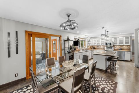 Tiny photo for 4986 Foxborough Court, Bettendorf, IA 52722 (MLS # 12635914)