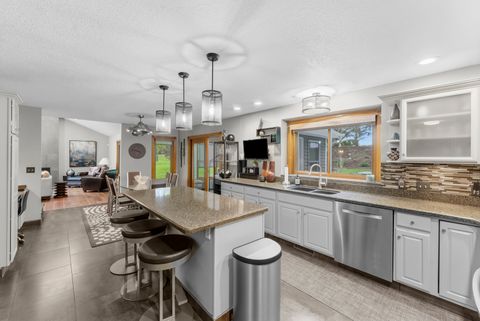 Tiny photo for 4986 Foxborough Court, Bettendorf, IA 52722 (MLS # 12635914)