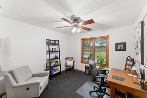 Tiny photo for 4986 Foxborough Court, Bettendorf, IA 52722 (MLS # 12635914)