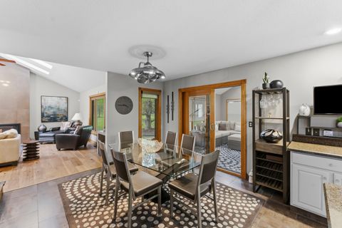 Tiny photo for 4986 Foxborough Court, Bettendorf, IA 52722 (MLS # 12635914)