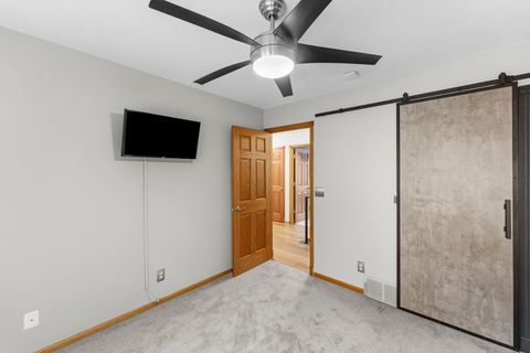 Tiny photo for 4986 Foxborough Court, Bettendorf, IA 52722 (MLS # 12635914)
