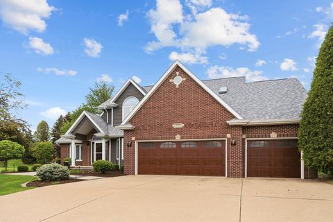 Tiny photo for 4986 Foxborough Court, Bettendorf, IA 52722 (MLS # 12635914)