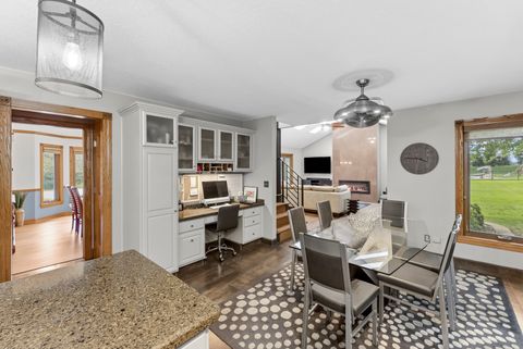 Tiny photo for 4986 Foxborough Court, Bettendorf, IA 52722 (MLS # 12635914)