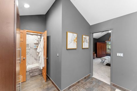 Tiny photo for 4986 Foxborough Court, Bettendorf, IA 52722 (MLS # 12635914)