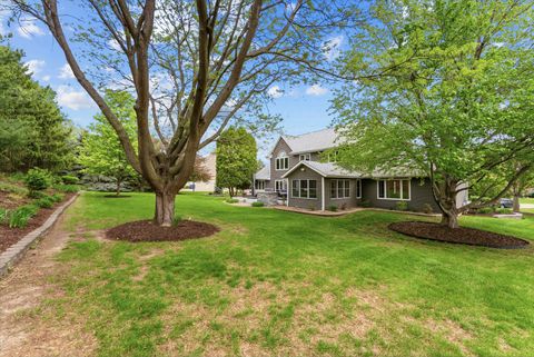 Tiny photo for 4986 Foxborough Court, Bettendorf, IA 52722 (MLS # 12635914)