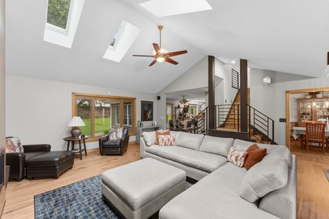 Tiny photo for 4986 Foxborough Court, Bettendorf, IA 52722 (MLS # 12635914)