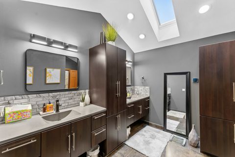 Tiny photo for 4986 Foxborough Court, Bettendorf, IA 52722 (MLS # 12635914)