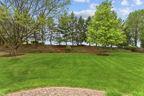 Tiny photo for 4986 Foxborough Court, Bettendorf, IA 52722 (MLS # 12635914)