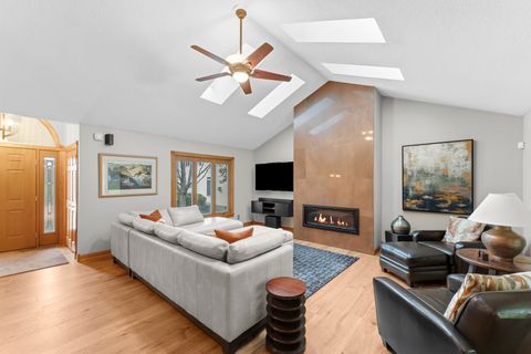 Tiny photo for 4986 Foxborough Court, Bettendorf, IA 52722 (MLS # 12635914)