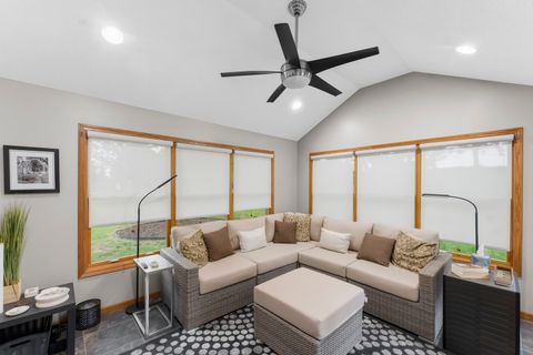 Tiny photo for 4986 Foxborough Court, Bettendorf, IA 52722 (MLS # 12635914)