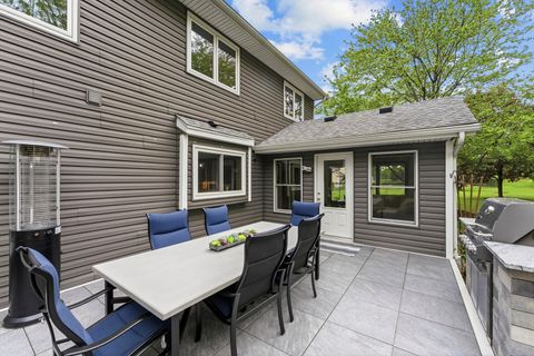 Tiny photo for 4986 Foxborough Court, Bettendorf, IA 52722 (MLS # 12635914)