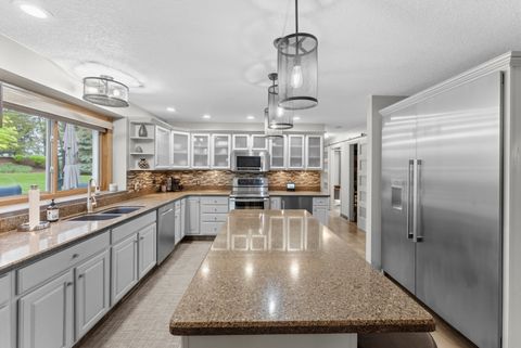 Tiny photo for 4986 Foxborough Court, Bettendorf, IA 52722 (MLS # 12635914)