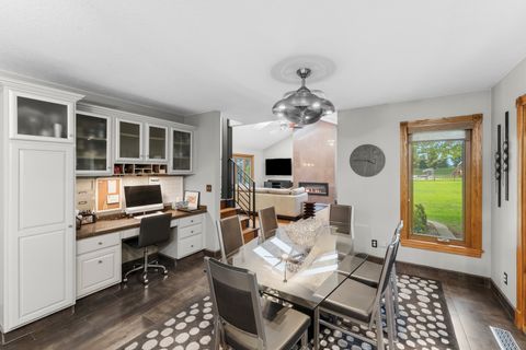Tiny photo for 4986 Foxborough Court, Bettendorf, IA 52722 (MLS # 12635914)