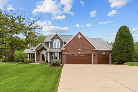 Photo of 4986 Foxborough Court, Bettendorf, IA 52722 (MLS # 12635914)