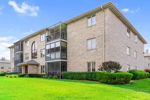 Tiny photo for 13919 W Leamington Drive #806, Crestwood, IL 60418 (MLS # 12428497)