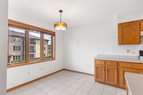 Tiny photo for 13919 W Leamington Drive #806, Crestwood, IL 60418 (MLS # 12428497)