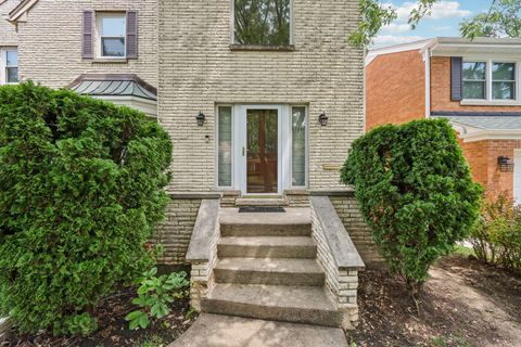 Tiny photo for 6741 N Ramona Avenue, Lincolnwood, IL 60712 (MLS # 12460935)