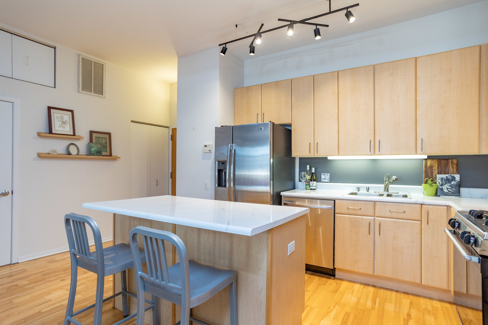 1631 S Michigan Avenue 403